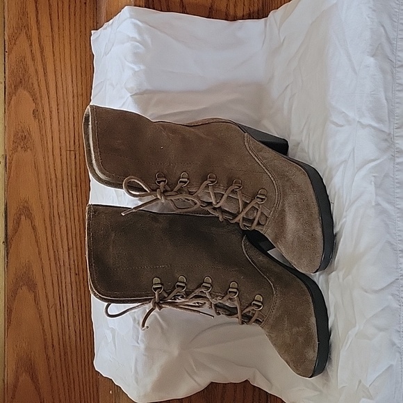 Aerosole Short Suede Lace-up Boots w/Faux Fur lining Olive Color Size 6.5 - Picture 1 of 8